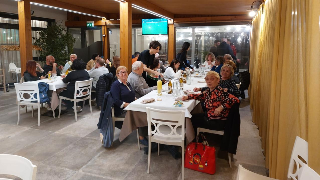 La cena in pizzeria a cui hanno preso parte gli inquilini dei condomini amministrati da Monica Paola Ciampalini