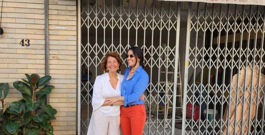 Marina di Carrara, nuova apertura al posto di uno storico alimentare: la scommessa di mamma e figlia