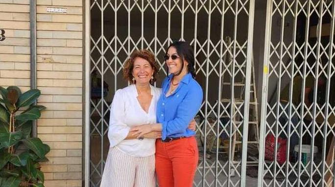 Marina di Carrara, nuova apertura al posto di uno storico alimentare: la scommessa di mamma e figlia