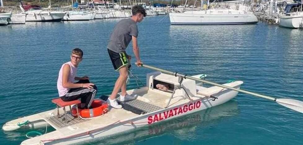 Cecina, niente più brevetto per gli under 18: «Così i bagnini saranno introvabili»