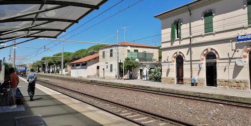Tentata violenza sul treno regionale, la ragazza riesce a dare l’allarme: arrestato un 32enne