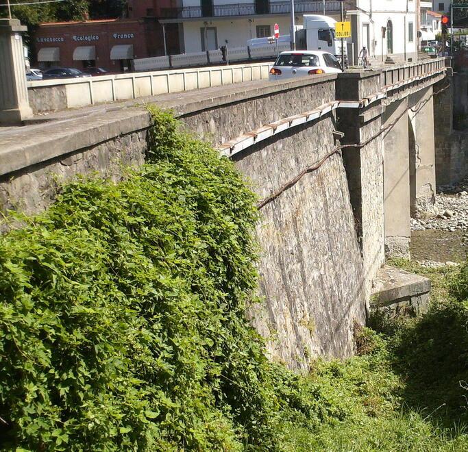 Pescia, coro di “no” alla chiusura del ponte all’Abate
