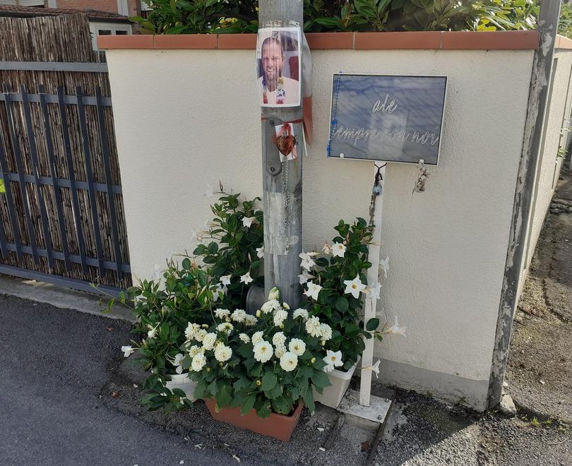 Viareggio, rubava i fiori in memoria di Ale Cecchi, morto a 27 anni: scoperta