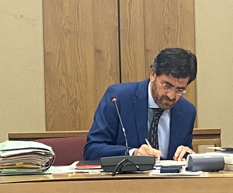 Approcci hard a una 15enne, nei guai il vicino di casa