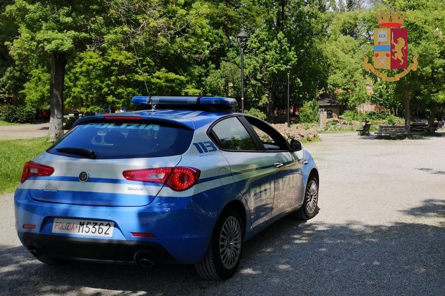 Modena, straniero irregolare fermato in centro storico dalla polizia: portato al Cpr di Potenza per l’espulsione
