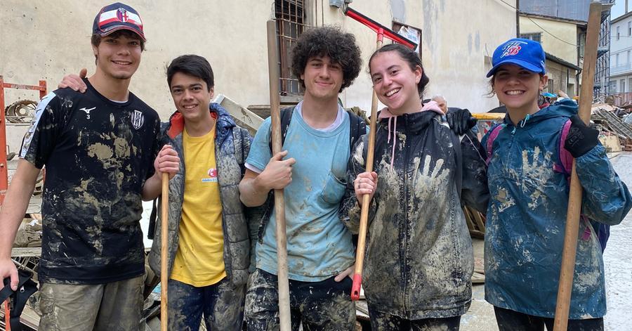 I ragazzi belli pieni di fango