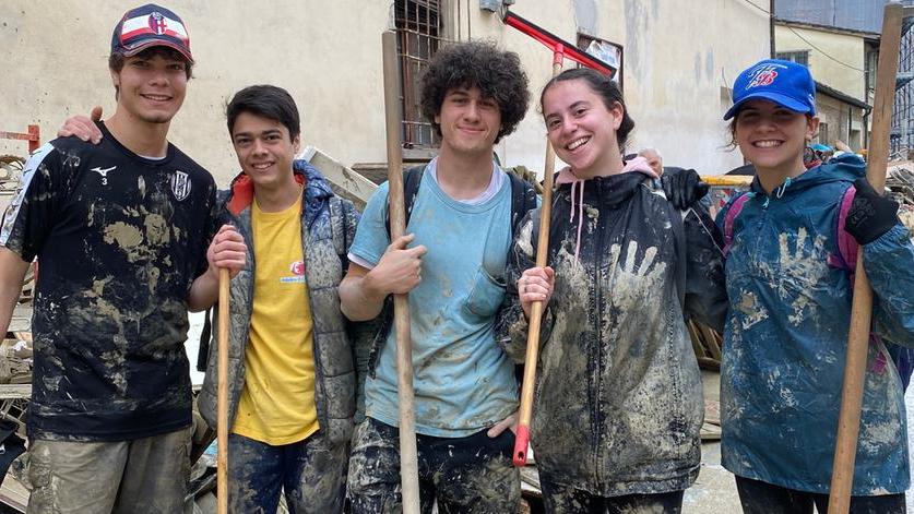 I ragazzi belli pieni di fango