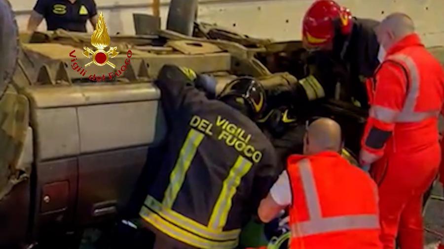 Tamponamento sulla nuova 554, gravi due automobilisti