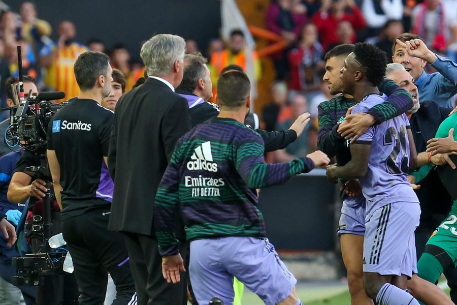 Vinicius e la Spagna: se uno stadio intero grida “scimmia” a un giocatore