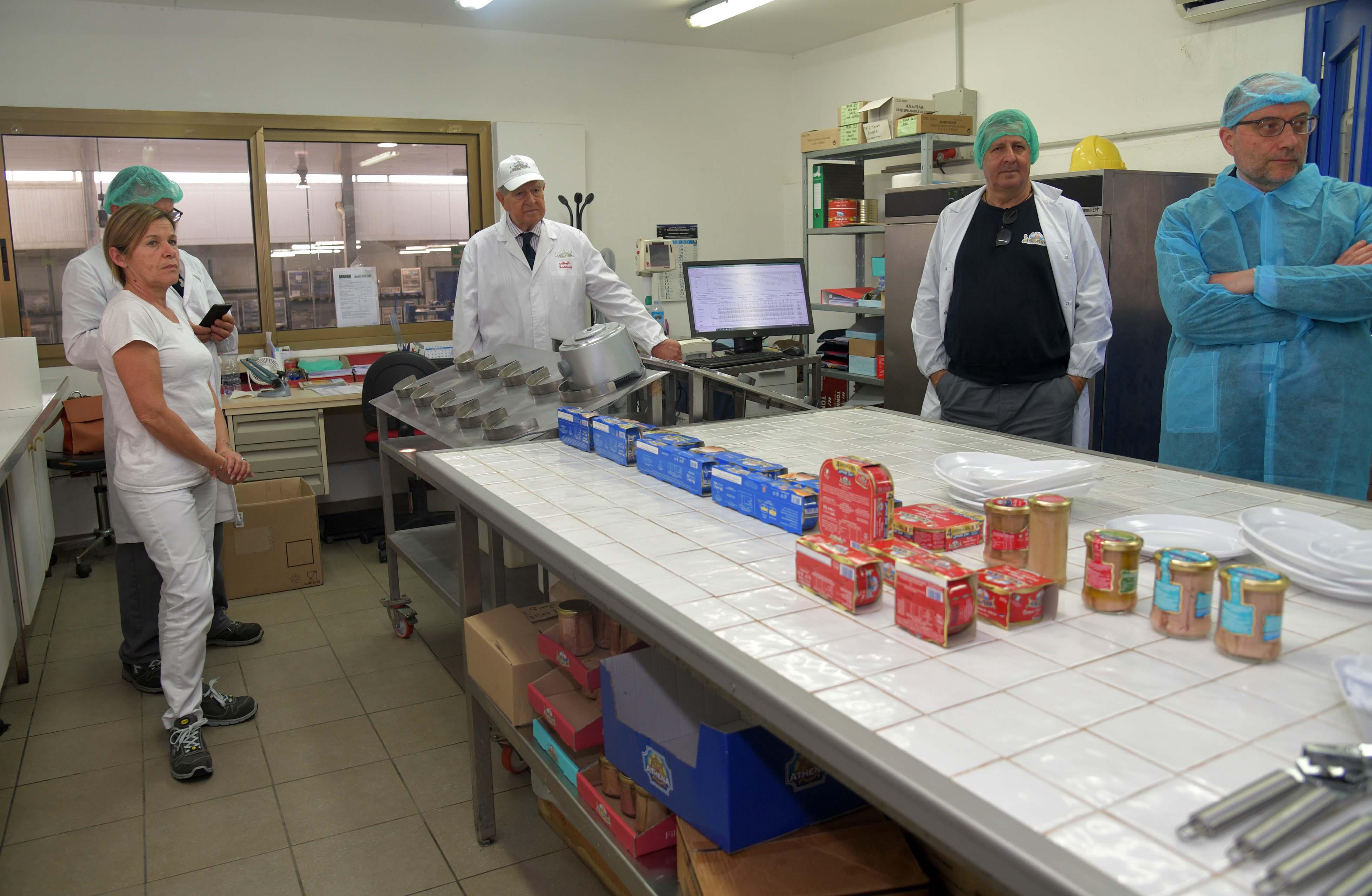 Tonno inscatolato dai costi, a Olbia situazione a rischio 