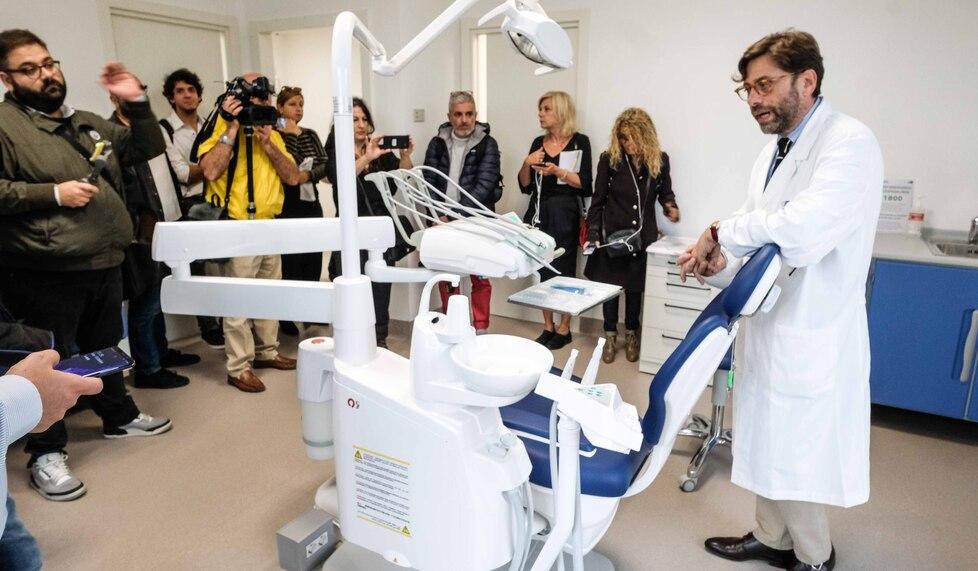 Dente estratto senza anestesia, la paziente (paralizzata dalla paura) è stata ipnotizzata