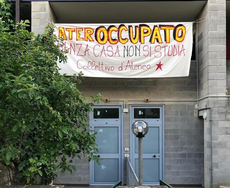 Firenze, il Collettivo occupa l’Ater: «Senza casa non si studia»