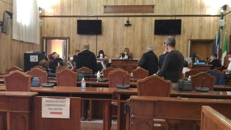 Ferrara, morì cadendo dal balcone: il collega di lavoro patteggia