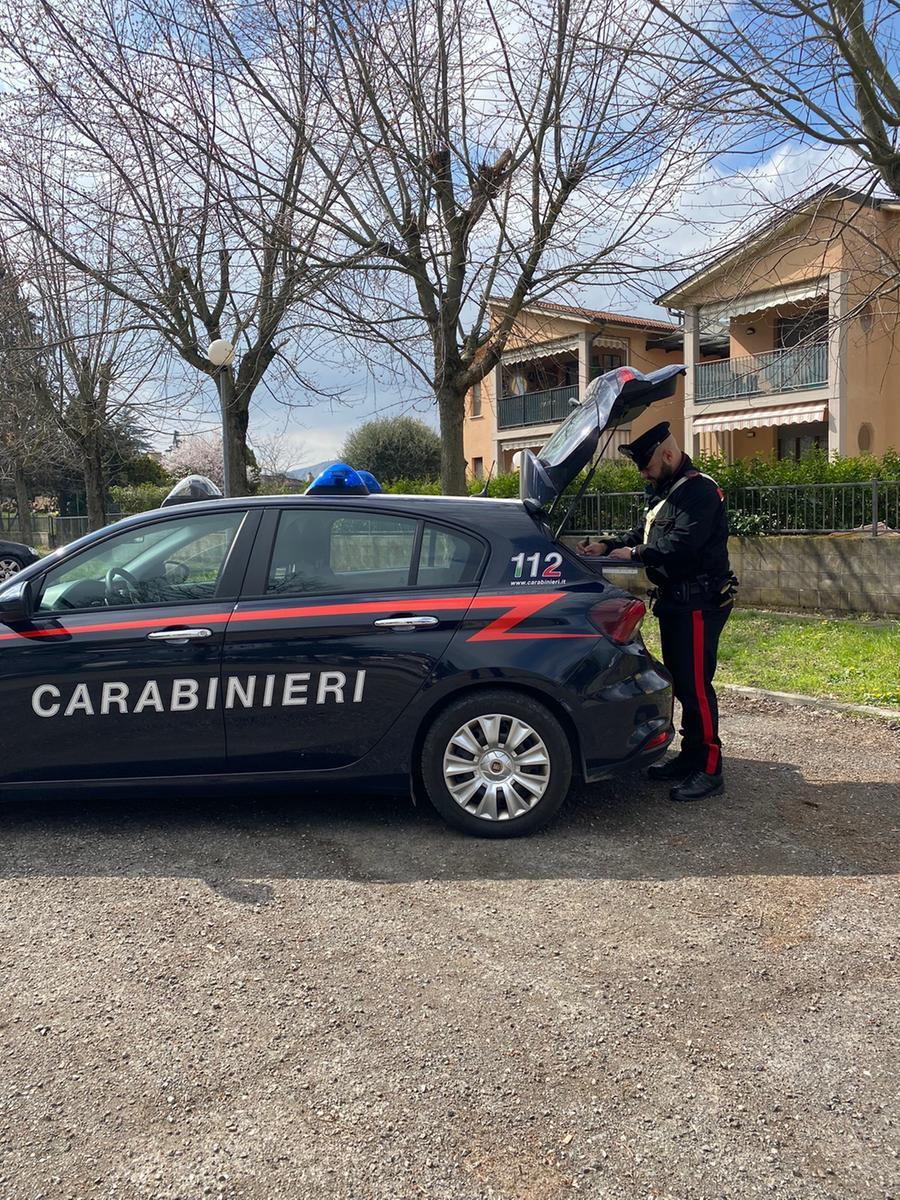 Nasconde l’hascisc nel comodino, arrestato un 20enne
