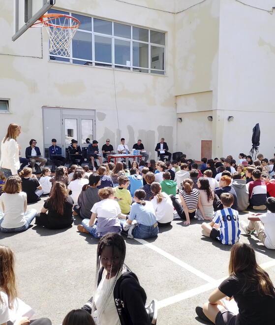Il calcio e i sogni per andare lontano. Lezione dei campioni a San Simone 