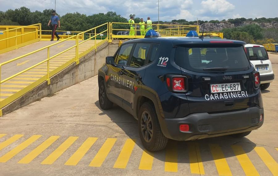 Porta sfalci d’erba all’ecocentro, cade nel compattatore e muore: tragedia a Portoscuso