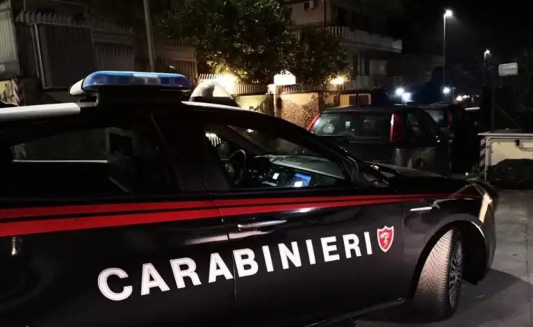 Castelfranco, litiga con capotreno e minaccia carabinieri con coccio di vetro. Arrestato