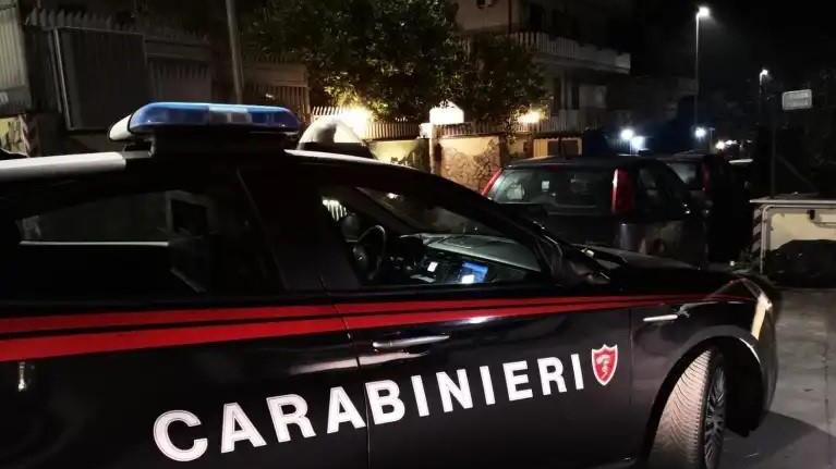 Castelfranco, litiga con capotreno e minaccia carabinieri con coccio di vetro. Arrestato