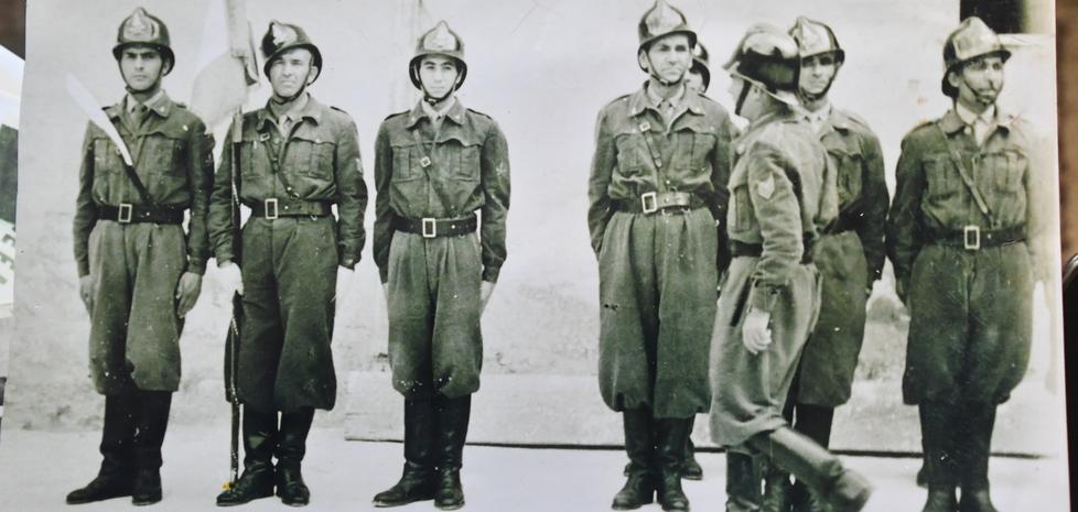 Sassari, i 90 anni del veterano del soccorso: «Mi sento sempre vigile del fuoco» 