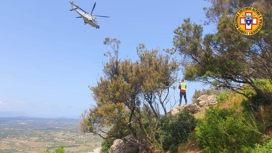 Soccorso alpino ed elicottero della polizia per cercare il pastore disperso a Cardedu