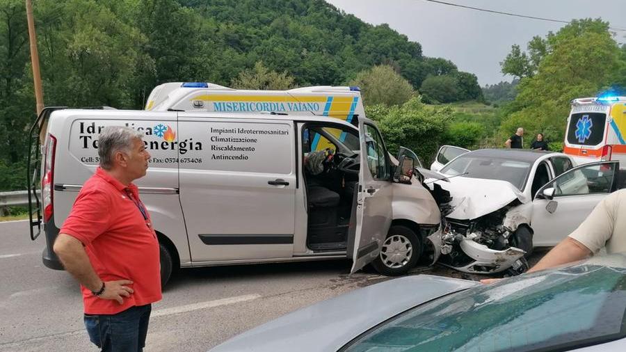 Sei feriti nella carambola tra auto sulla regionale 325