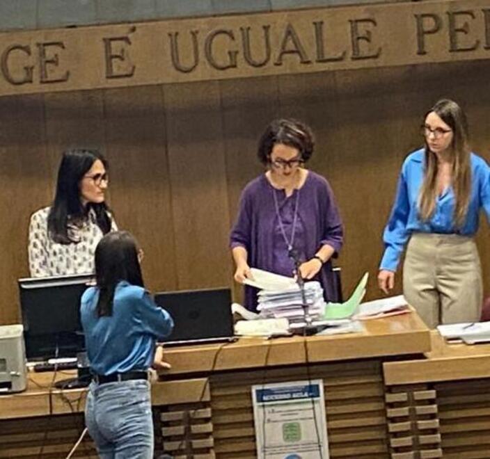 Bambini maltrattati all’asilo nido: «La maestra assente in quegli orari» 