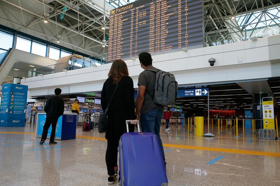 Fusione degli aeroporti sardi, il Mit convoca una videoconferenza