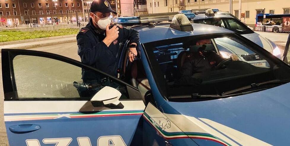 L’intervento dei poliziotti delle volanti