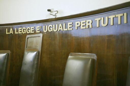 Ferrara, botte e minacce alla moglie: condannato