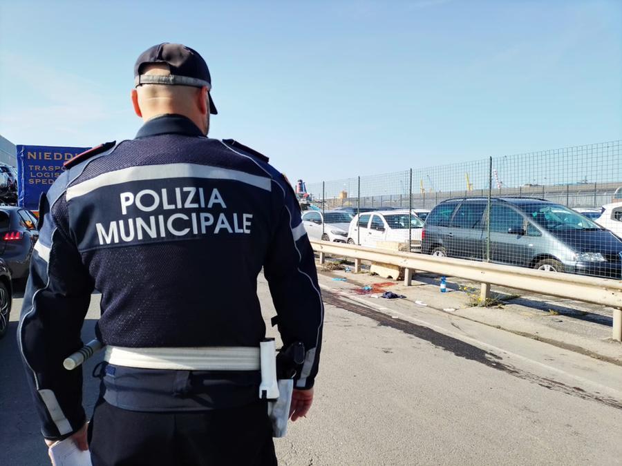 Livorno, investito da un tir in via Da Vinci: è grave