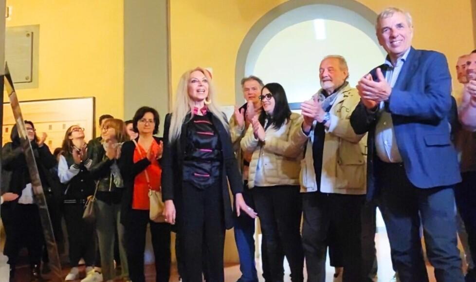 Un momento della festa dopo le elezioni a Santa Maria a Monte vinte da Manuela Del Grande