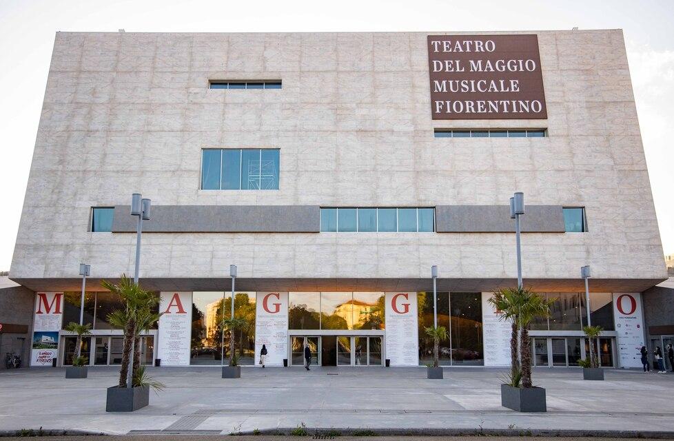 L’affondo del sottosegretario: «Il sindaco non neghi le sue colpe. Il Maggio ora potrebbe chiudere»