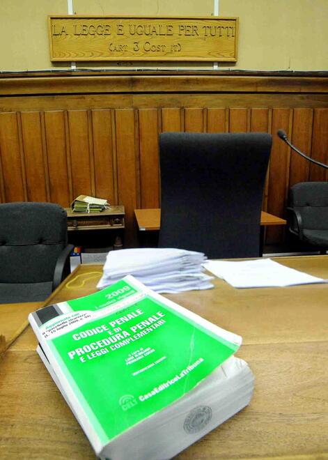 Ingegnere denuncia una giovane escort: «Mi sono innamorato e lei mi ha truffato»