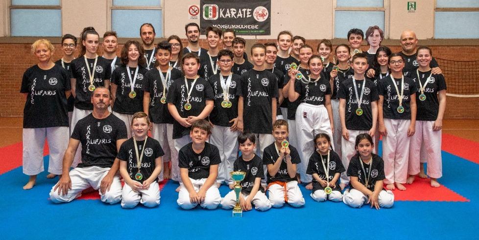 Gli atleti dell’Alifaris e i loro insegnanti ai campionati di Osimo