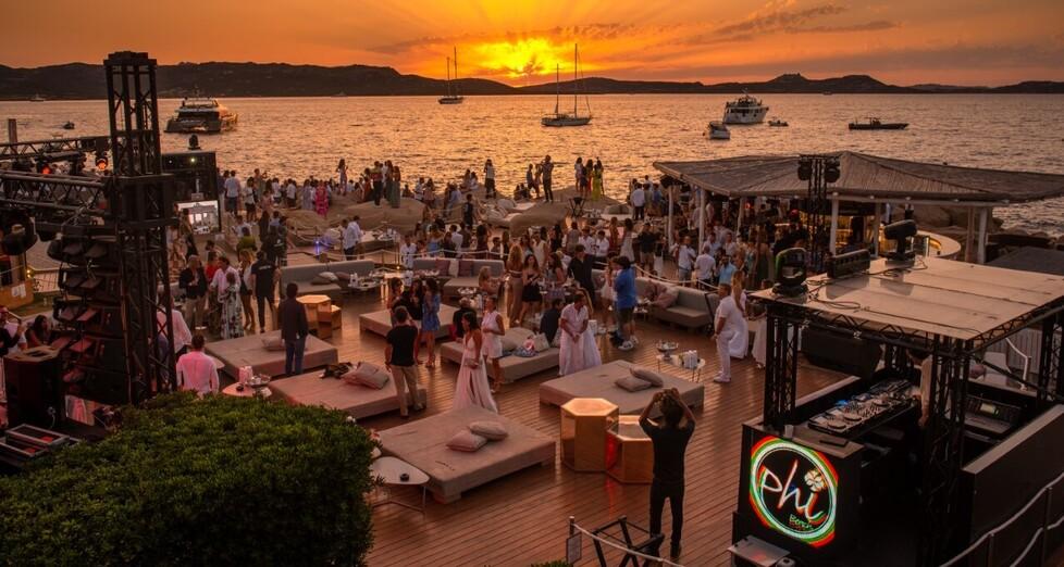 Parte col botto la stagione del Phi Beach