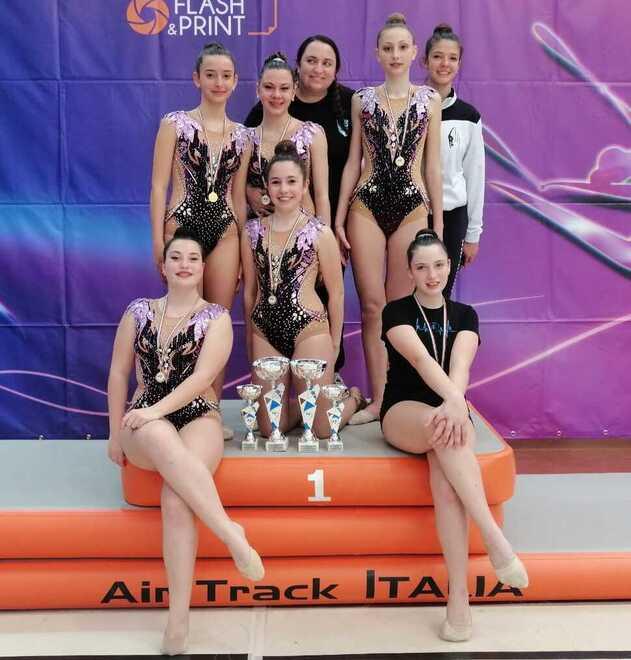 Le ragazze della Polisportiva Perticale (foto Flash & Print)