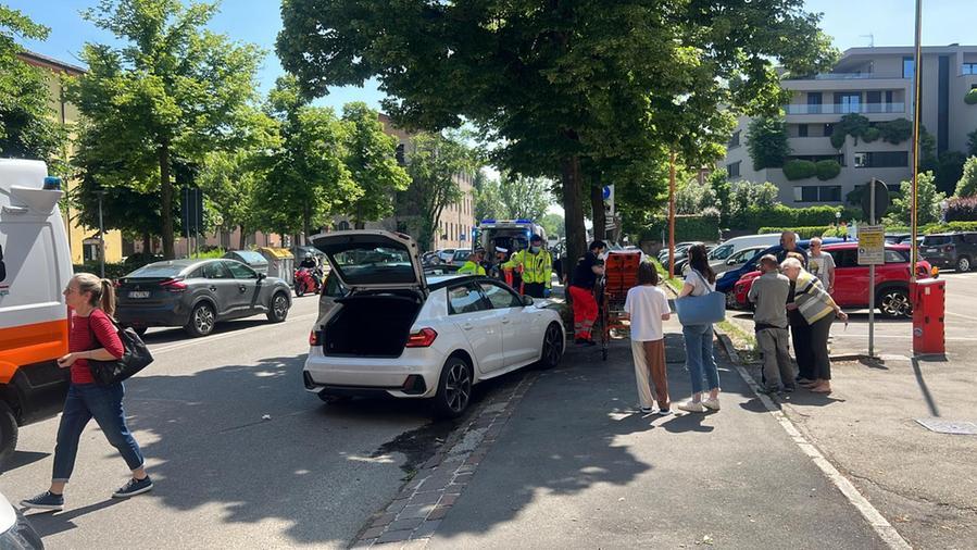 Modena. Schianto tra due auto in via Giardini: tre feriti