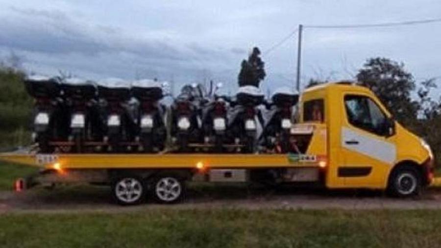 Alcuni degli scooter recuperati