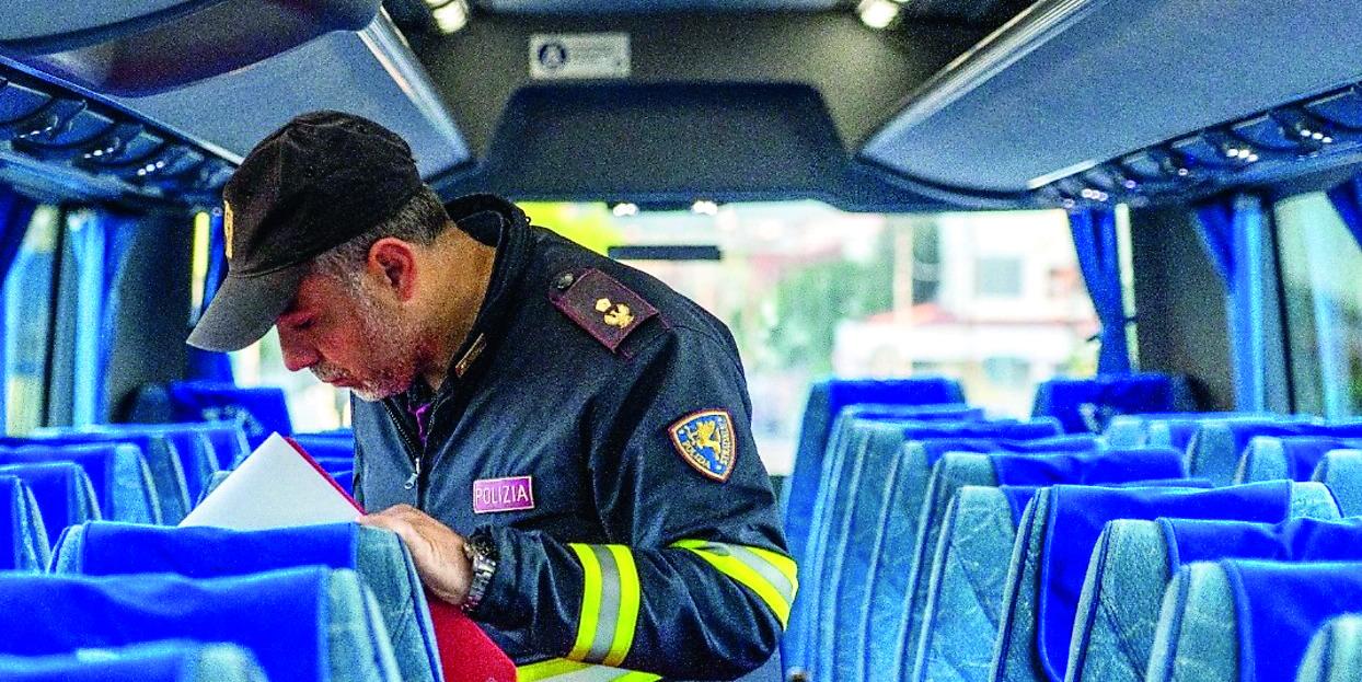 Autista positivo all’alcoltest: doveva portare 40 ragazzini del Sassarese in gita scolastica