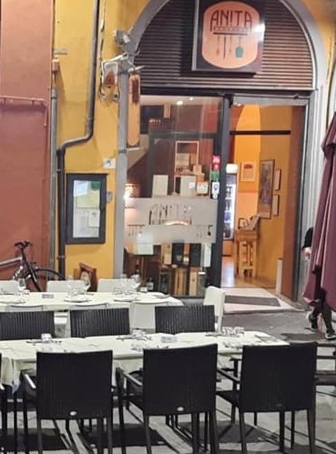 L’esterno dell’Osteria Anita in Piazza del Pozzetto (dalla pagina Fb del locale)