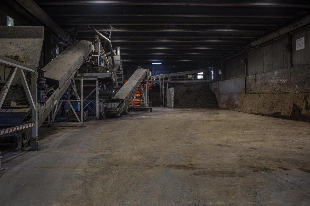 L'interno della Ireos di via dei Fabbri al Picchianti