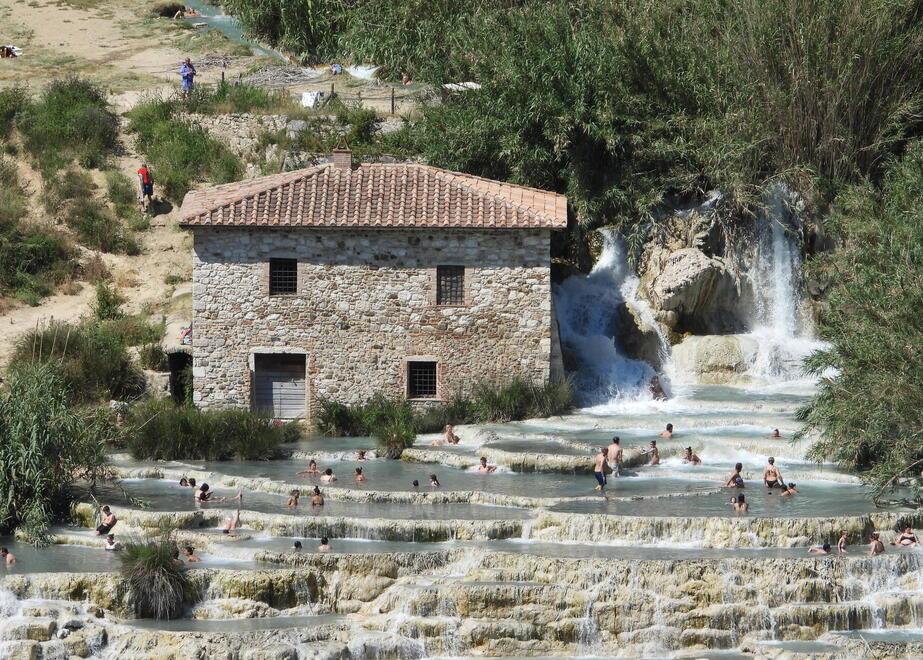 Le vasche del Gorello a Saturnia (foto Enzo Russo)