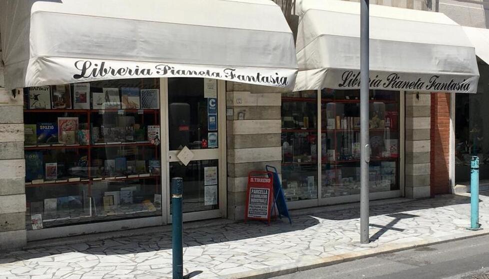 La storica libreria Pianeta Fantasia di via Rinchiosa a Marina di Carrara
