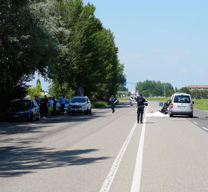 Auto fa inversione in tangenziale Muore motociclista di 28 anni