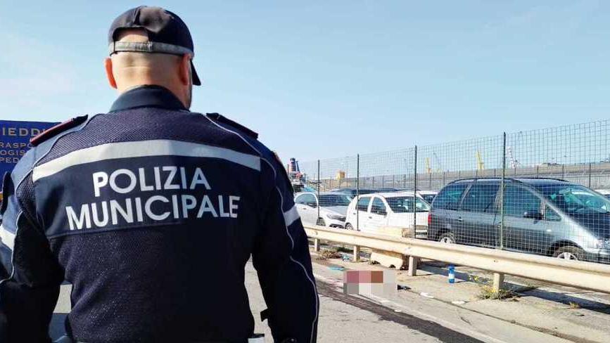 Livorno, con la gamba sotto la ruota del tir: gravissimo dopo l’investimento