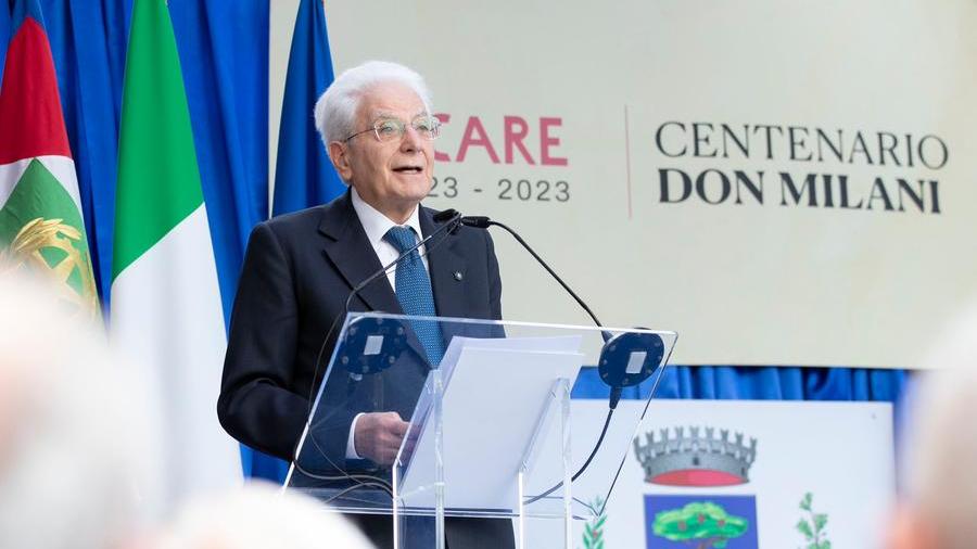 Cento anni di don Milani, Mattarella rende omaggio a Barbiana: «Un maestro» – Video