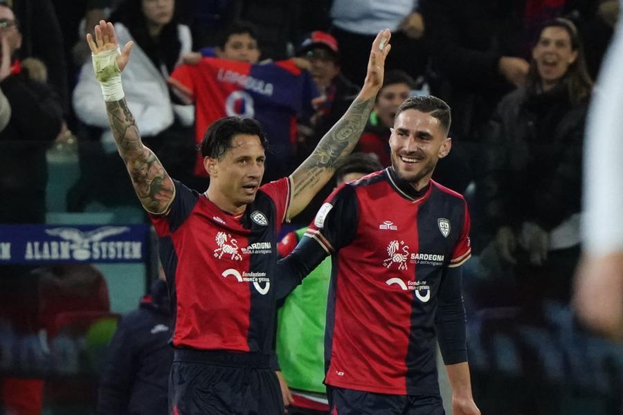 
	Lapadula e Azzi, due dei giocatori pi&ugrave; in forma nel Cagliari

