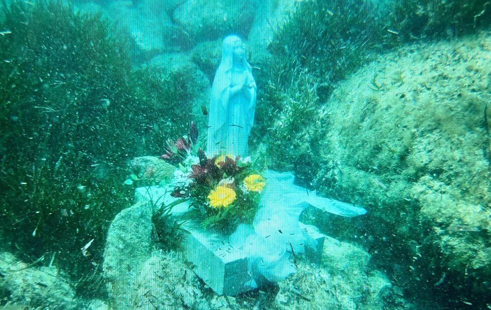 Aglientu, la statua della Madonna adagiata in mare per i 50 anni della Pro loco