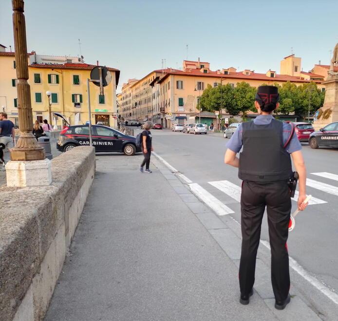 Carabinieri, nottata di controlli a Livorno. Multa di 4mila euro a un ristoratore 