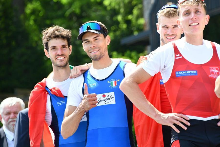 
	Stefano Oppo &egrave; il primo a sinistra, foto <em>www.canottaggio.org</em>

